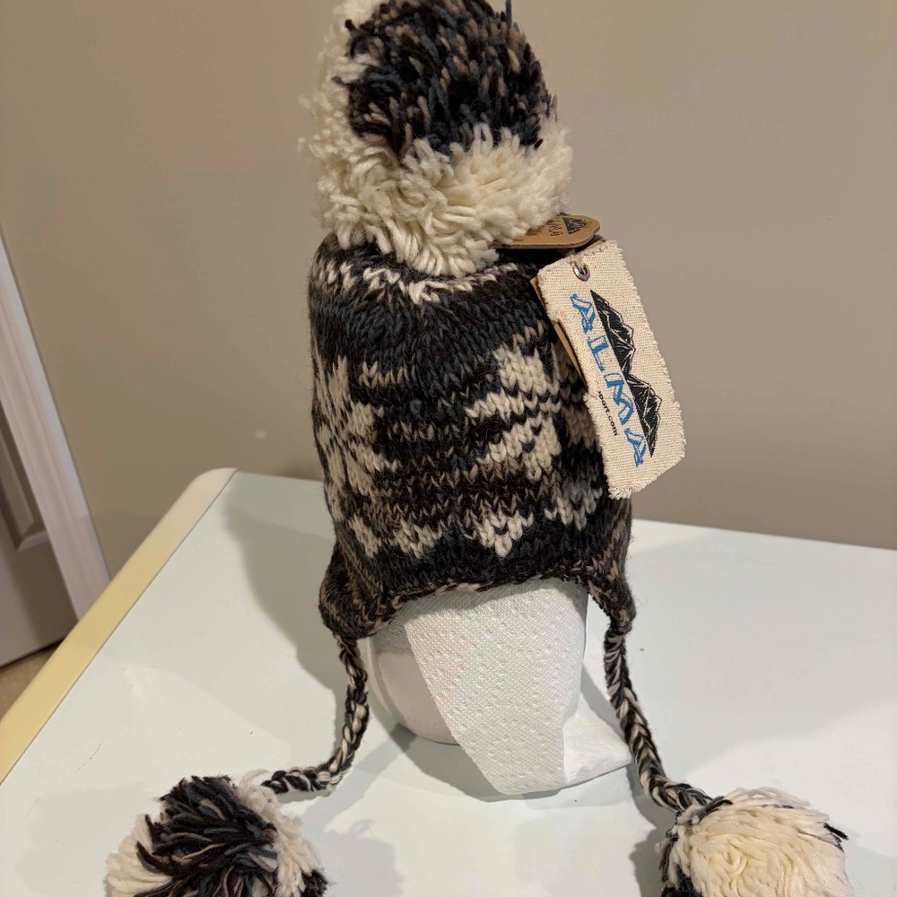 Handmade adult tuque 100% wool